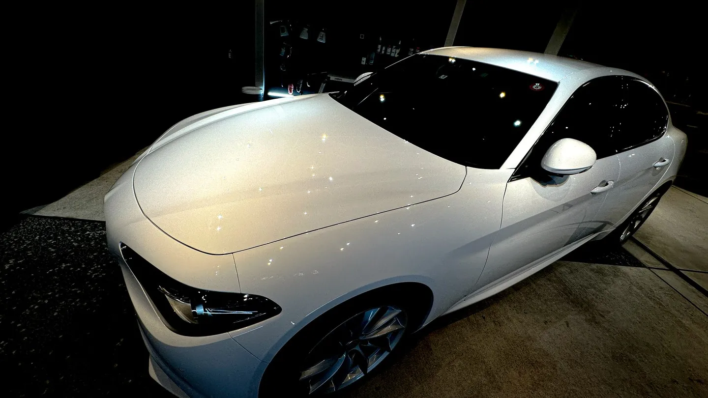 ✨🚗美しく輝くアルファロメオ・ジュリア、FEYNLAB UL...