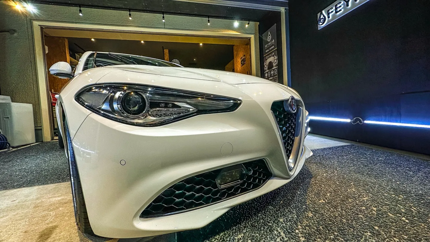 ✨🚗美しく輝くアルファロメオ・ジュリア、FEYNLAB UL...