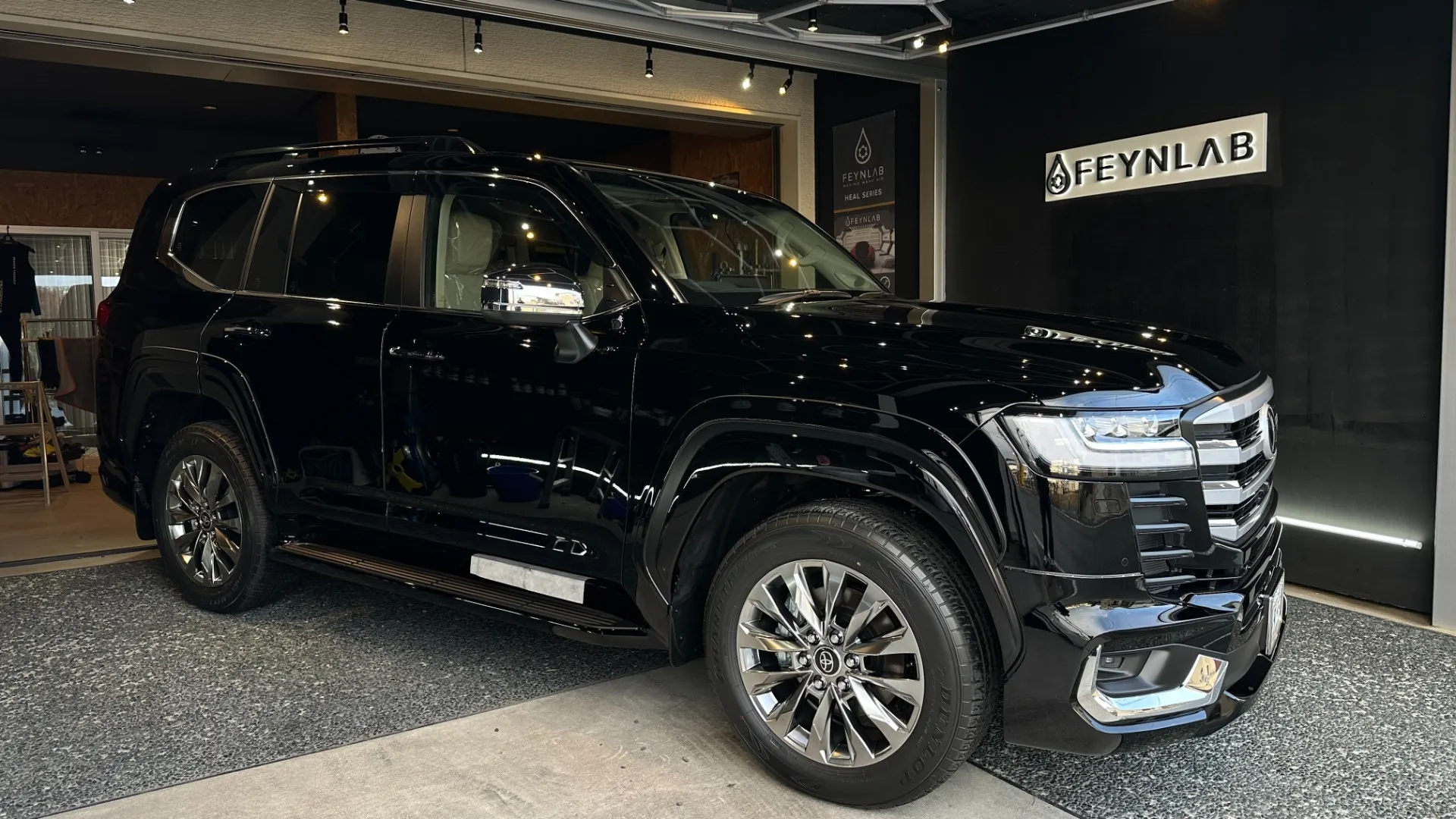 TOYOTA LANDCRUISER 300に『傷を自己修復する機能』を持つコーティングの施工！