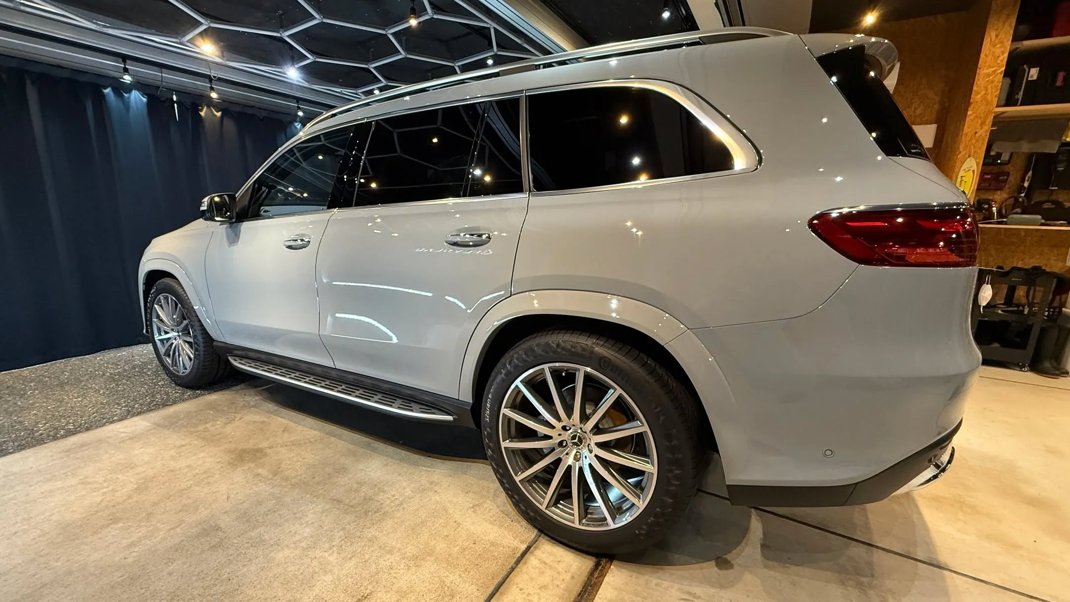 新車のBENZ GLSがさらに輝きを増しました✨🚗✨