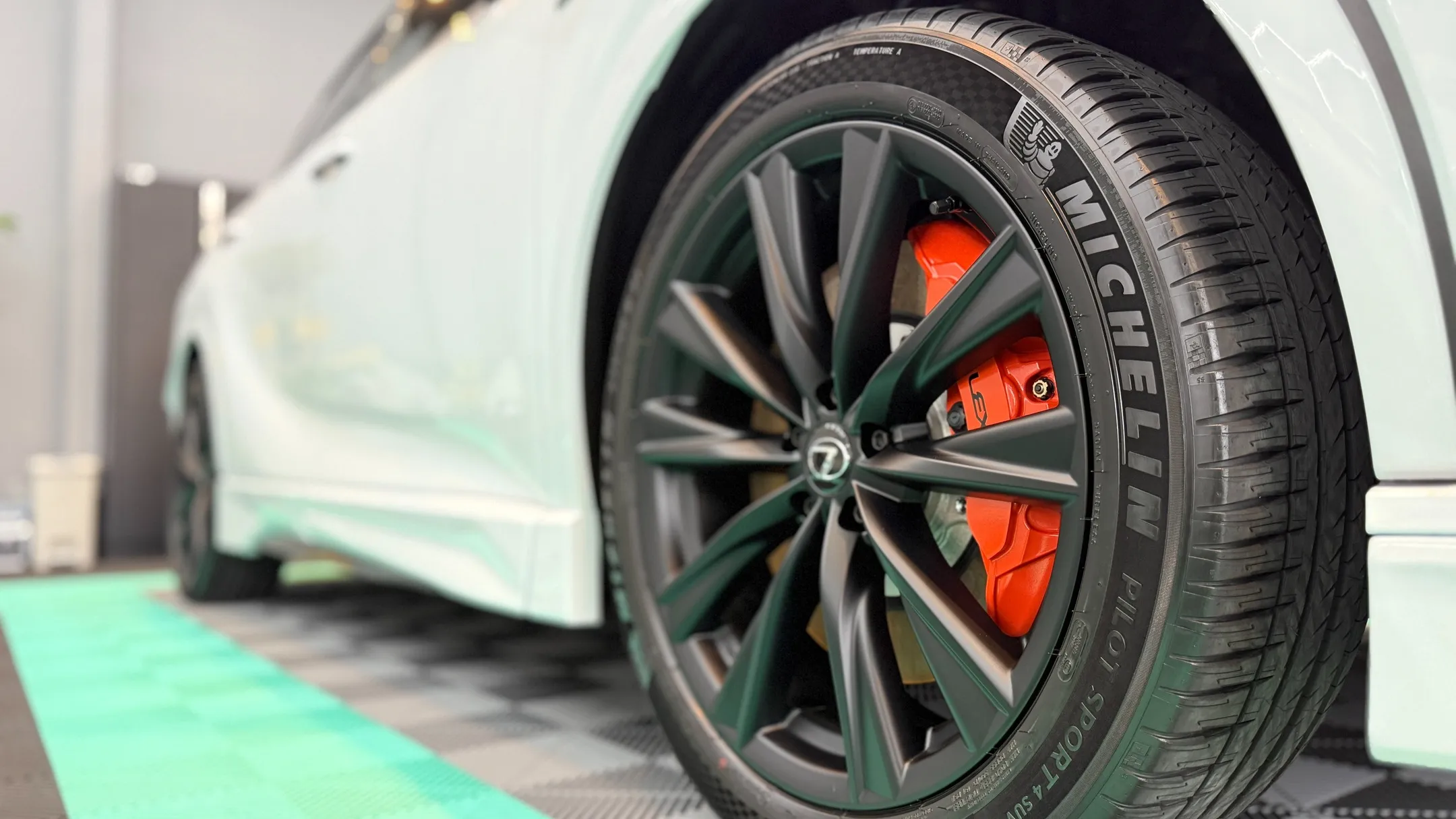 🚗✨ こんにちは！今日は、ラットガレージのカーディテーリング...