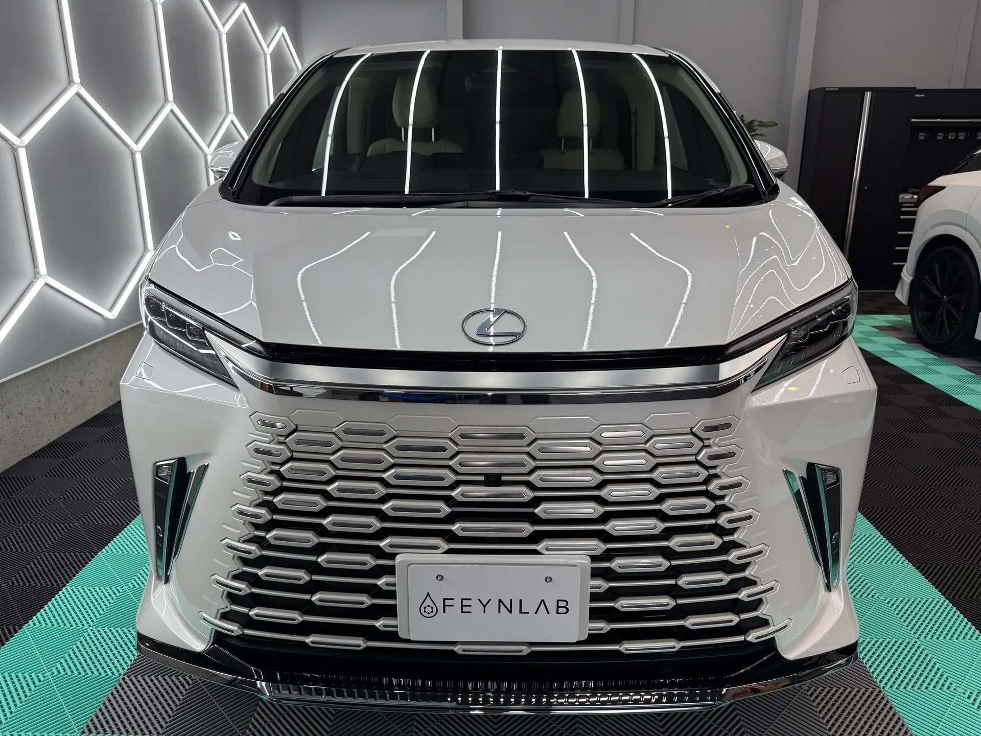 🚗✨ 本日、新車LEXUS LM500hに上位モデルのコーテ...