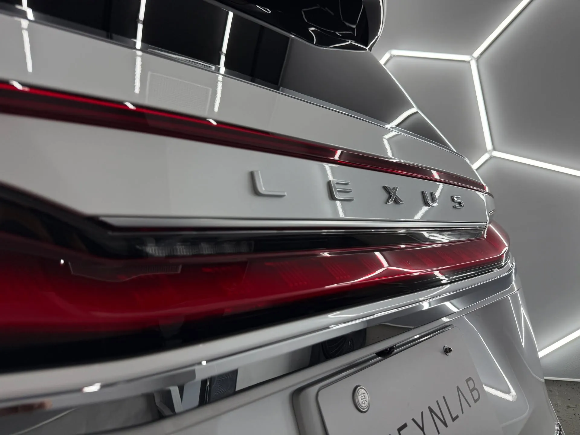 🚗✨ 本日、新車LEXUS LM500hに上位モデルのコーテ...