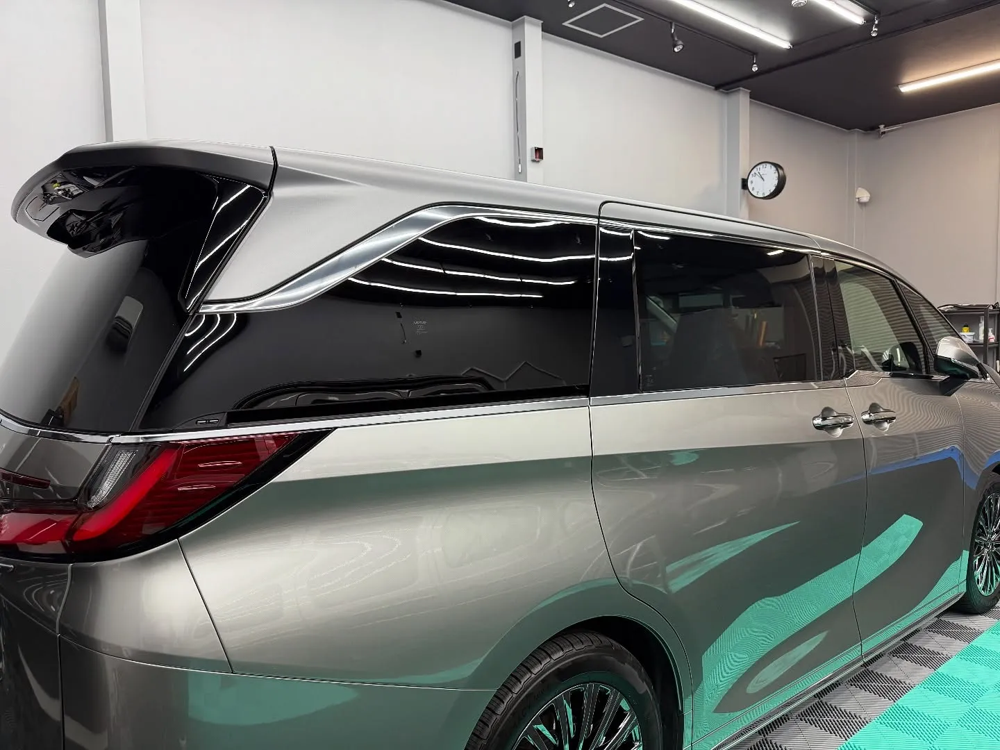 ✨【レクサスLMのエレガントなカラーチェンジ🌟】✨上部ハーフ...