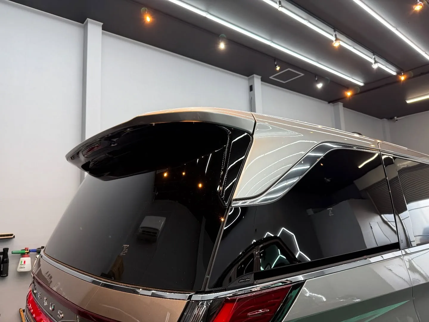 ✨【レクサスLMのエレガントなカラーチェンジ🌟】✨上部ハーフ...