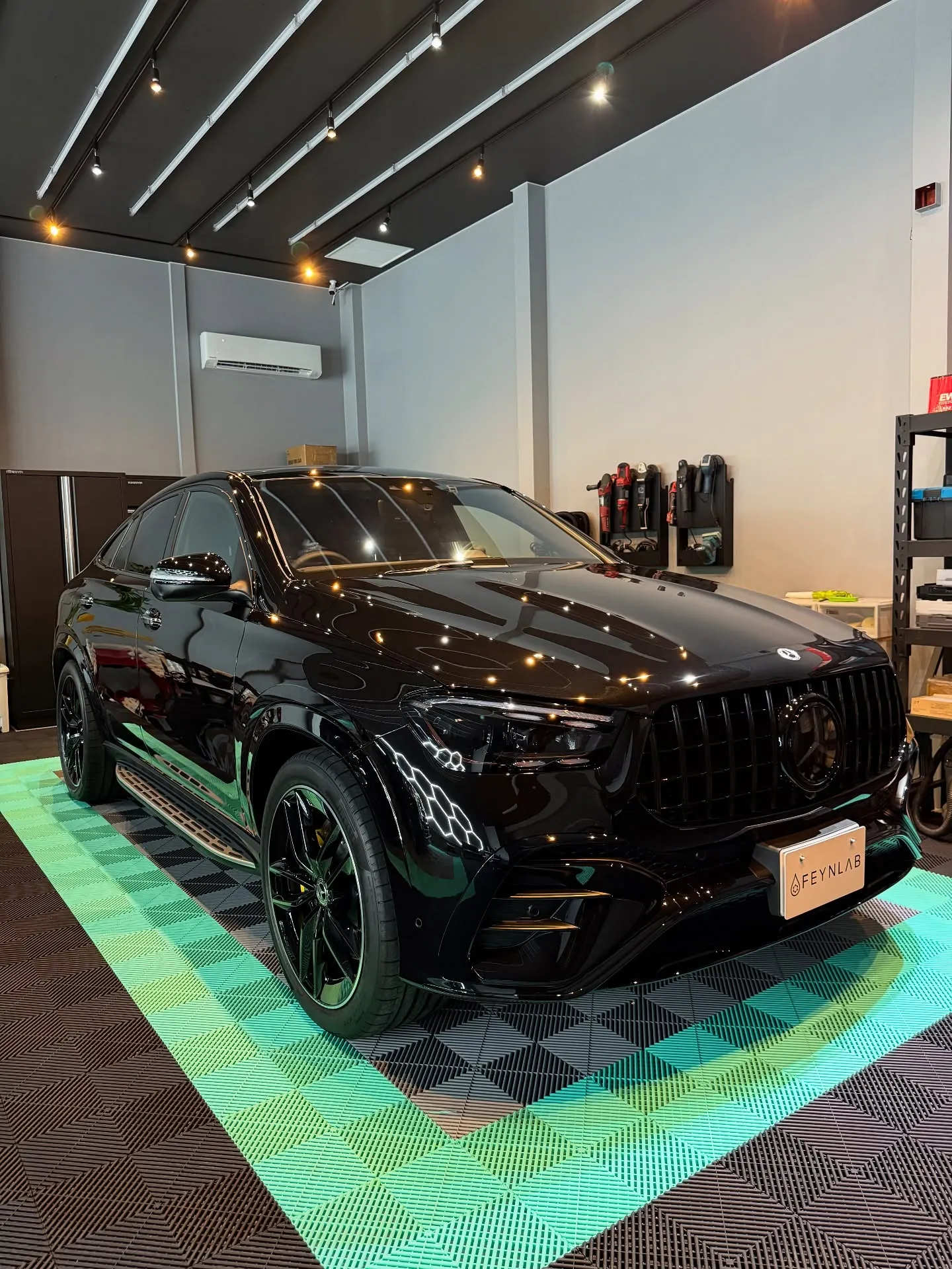 こちらは、新車ベンツGLE450dに施工された特別なコーティ...