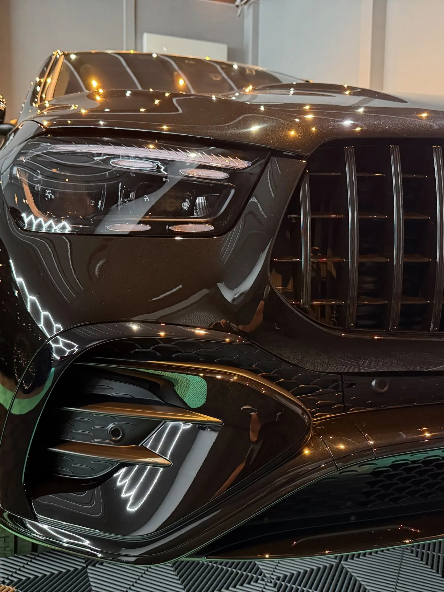 こちらは、新車ベンツGLE450dに施工された特別なコーティ...