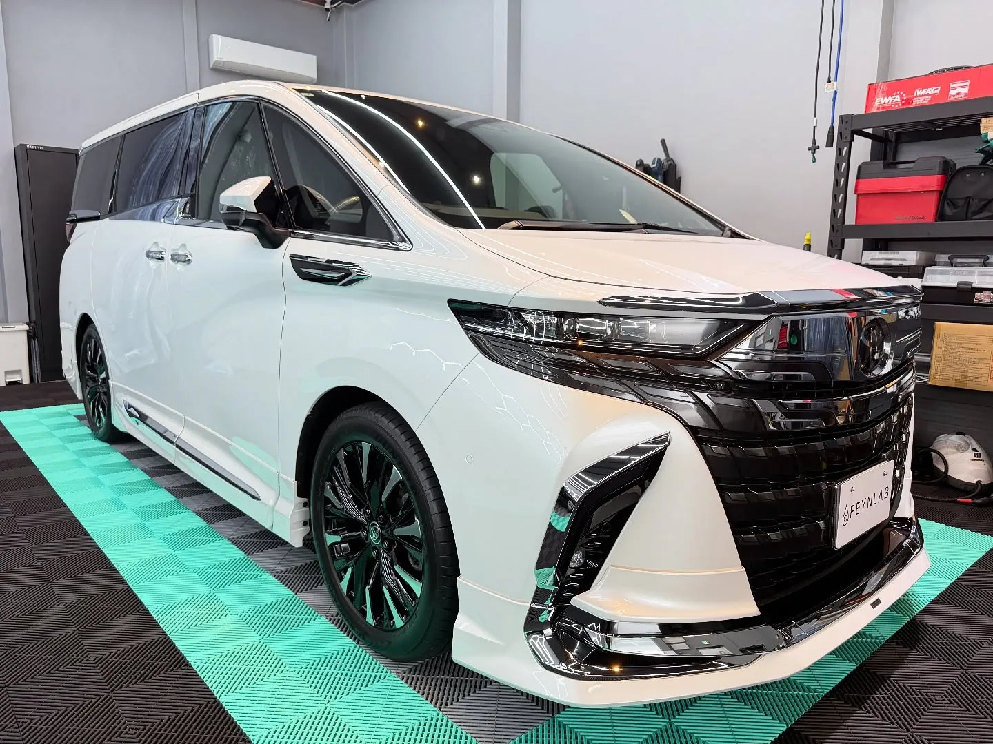 🚗✨皆様のお車をより美しく保つために、当店では最新のコーティ...