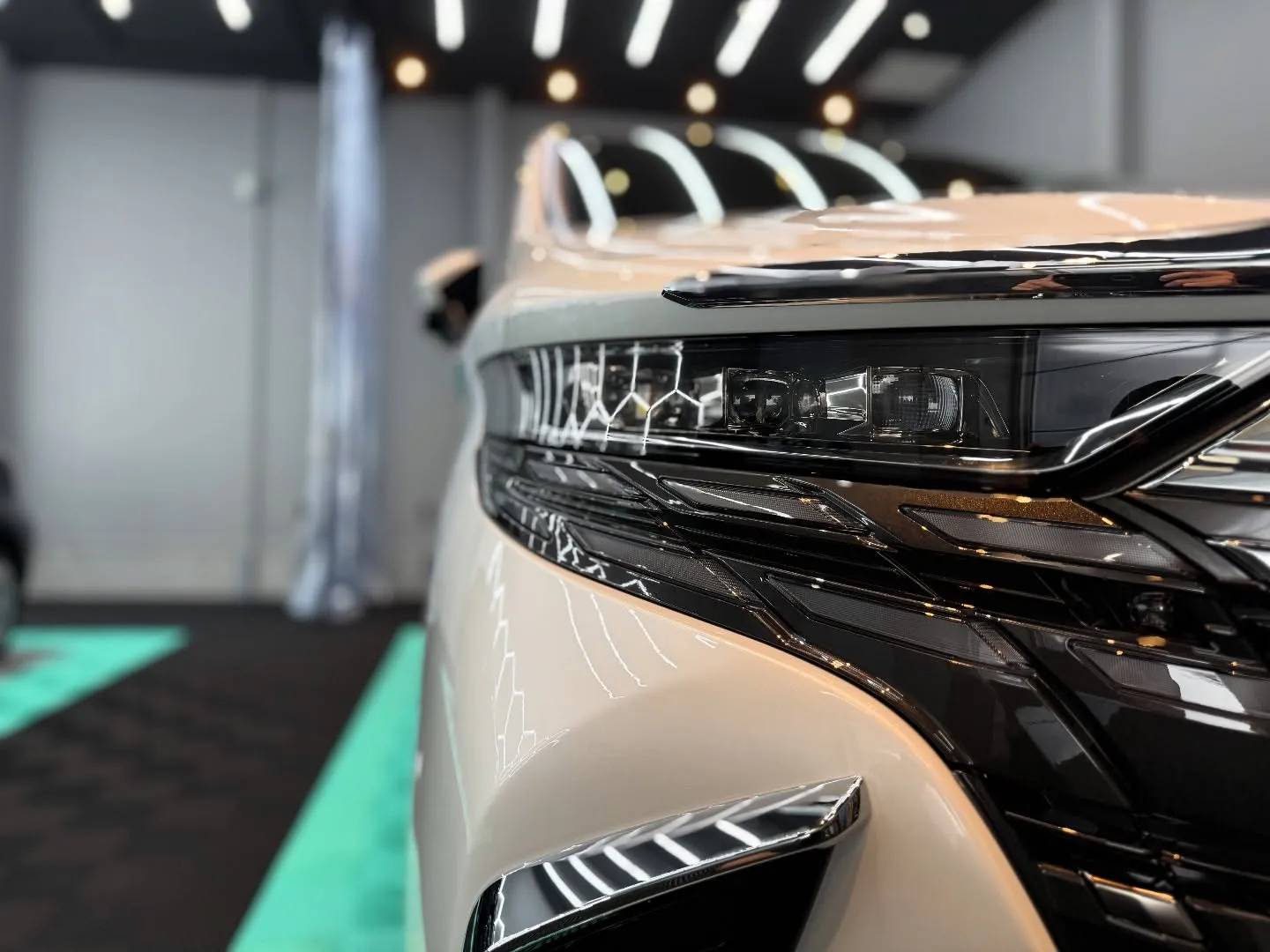 🚗✨皆様のお車をより美しく保つために、当店では最新のコーティ...