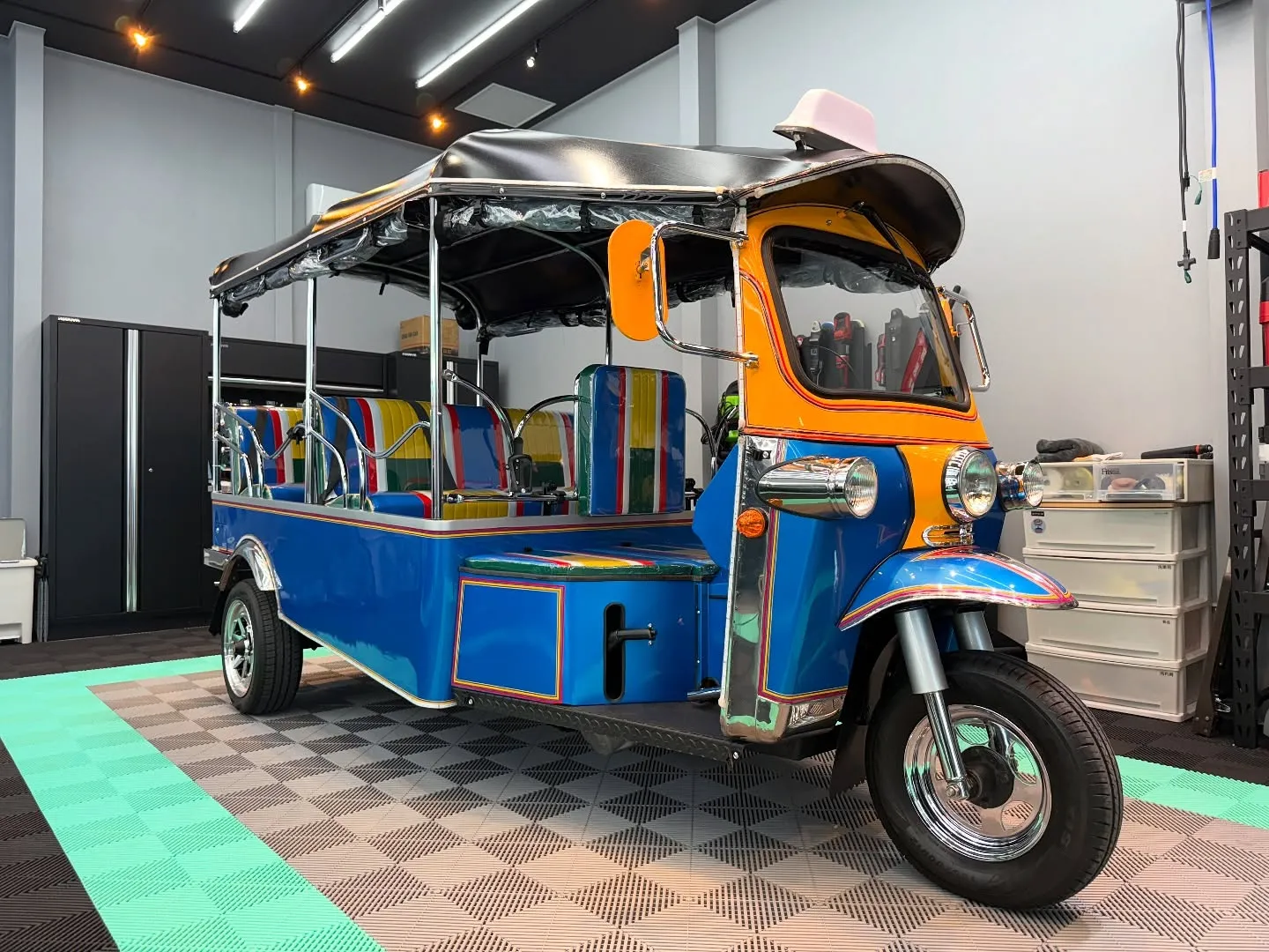 🚗✨ 本日はなんと、新車のトゥクトゥクが入庫しました！