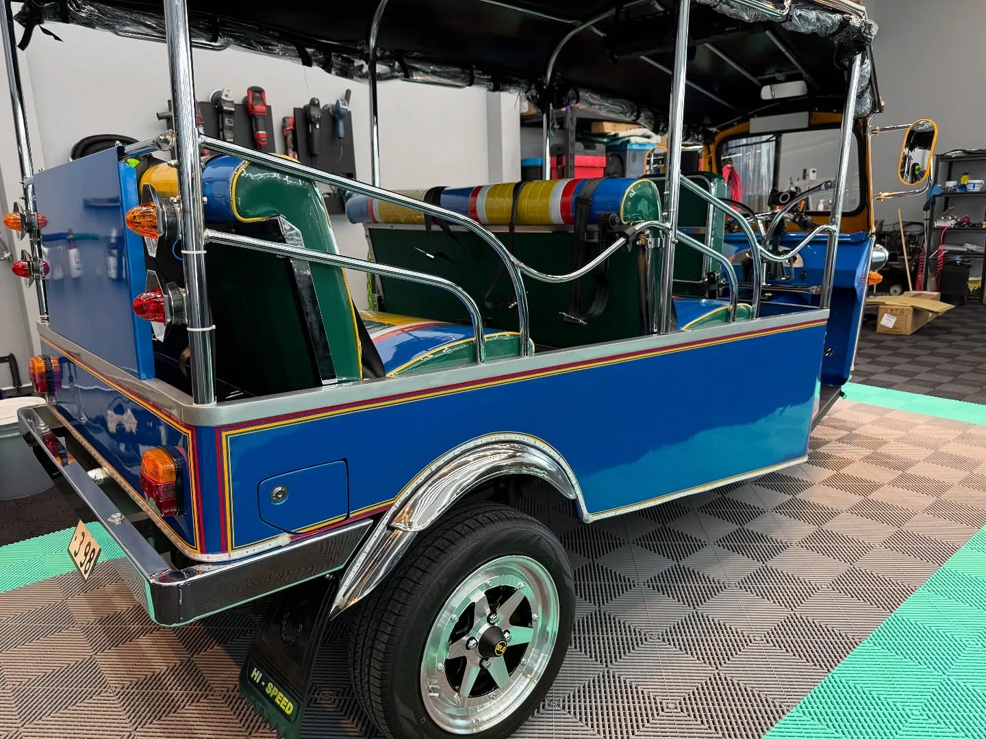 🚗✨ 本日はなんと、新車のトゥクトゥクが入庫しました！