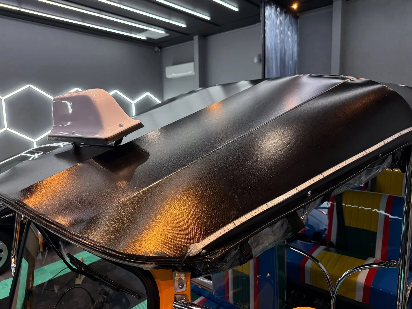 🚗✨ 本日はなんと、新車のトゥクトゥクが入庫しました！