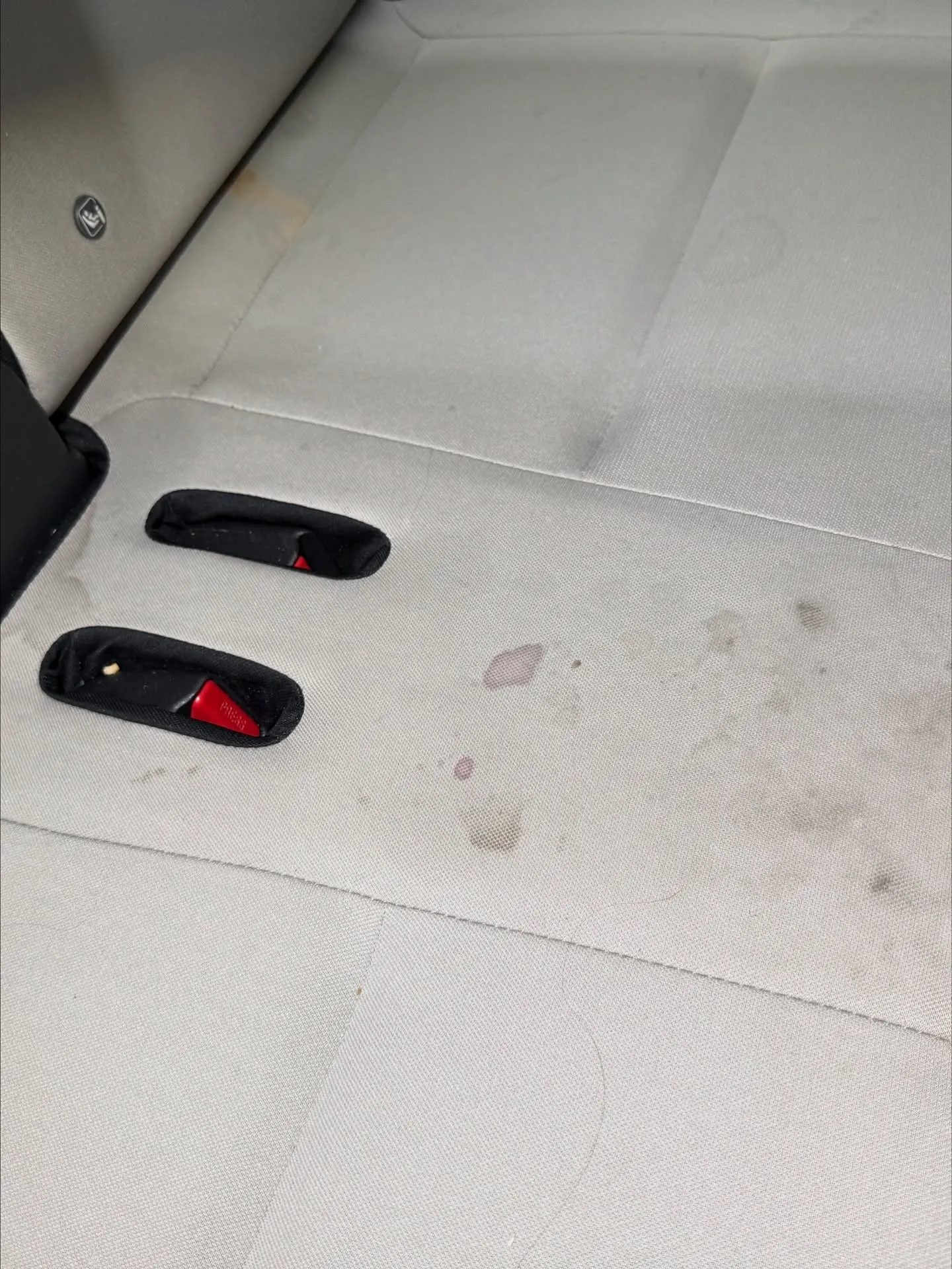 日産サクラのルームクリーニングを行いました。