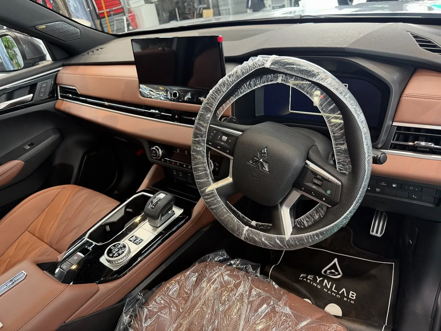 三菱アウトランダーへセラミックコーティングを施工しました✨