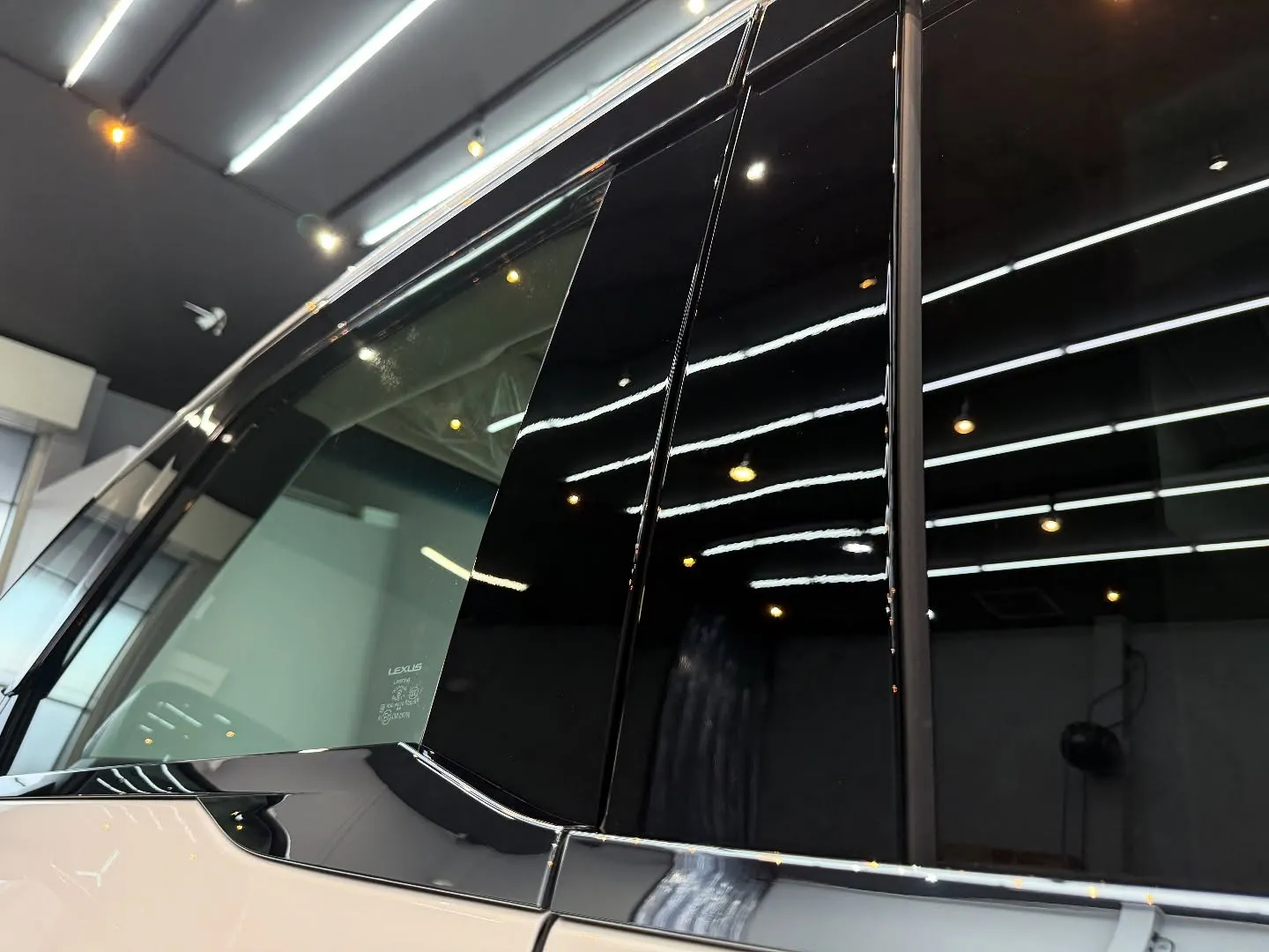 🚗✨ レクサス LM に最高品質のセラミックコーティングを施...