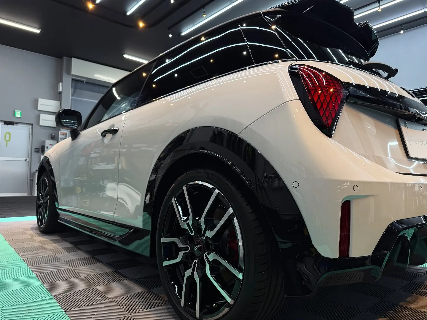 🚗✨ 新車ミニクーパーのJCWをさらなる輝きへ！