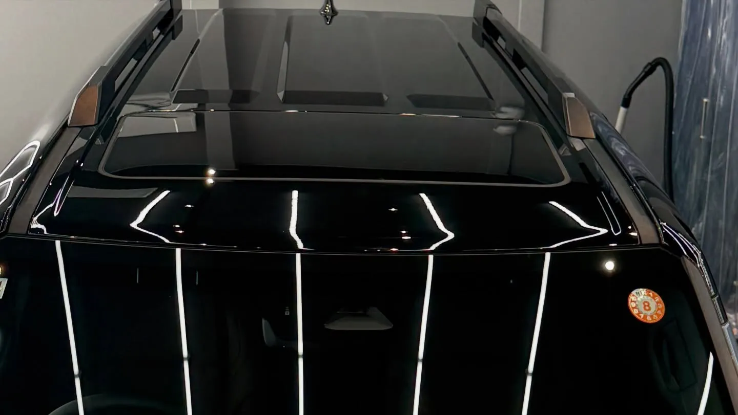 トヨタ ランドクルーザー250のルーフをブラックラッピングし...