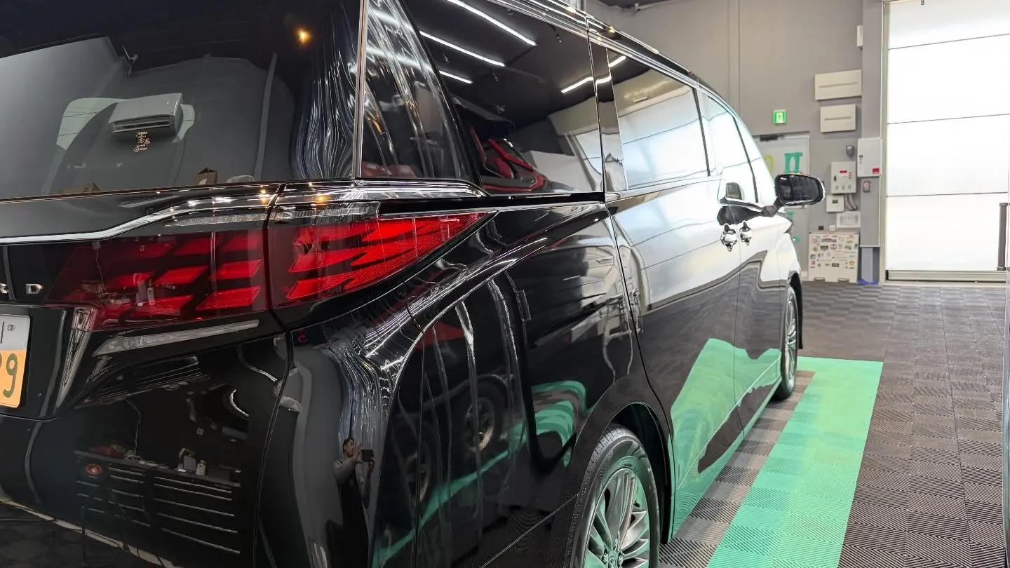 本日は、新車のトヨタ アルファード（202ブラック）を最高の...