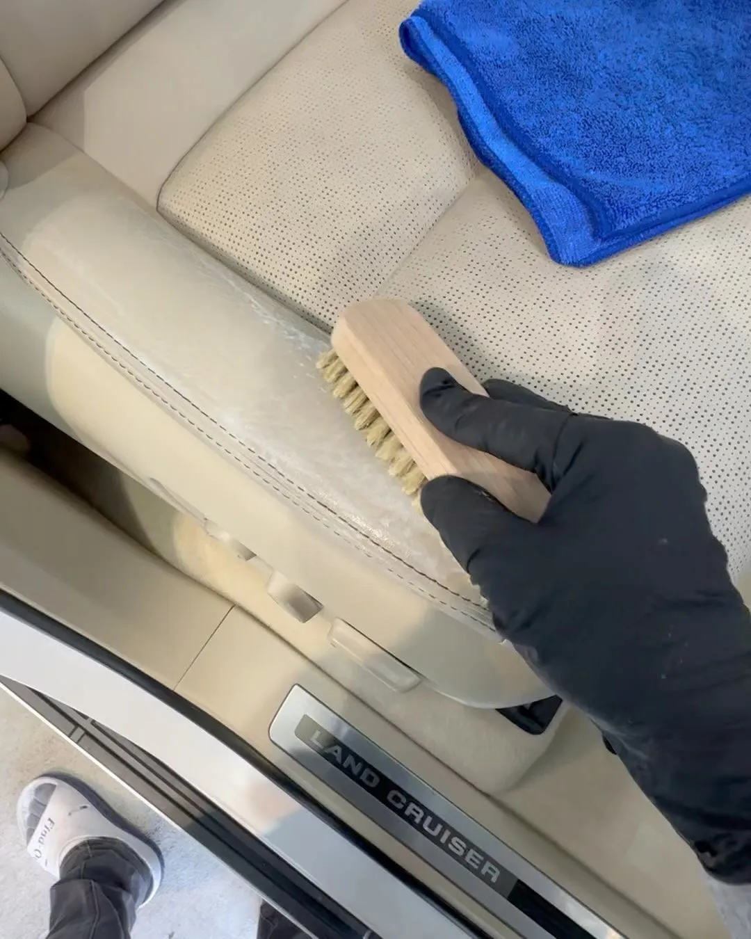 レザーシートコーティングを施工致しました。