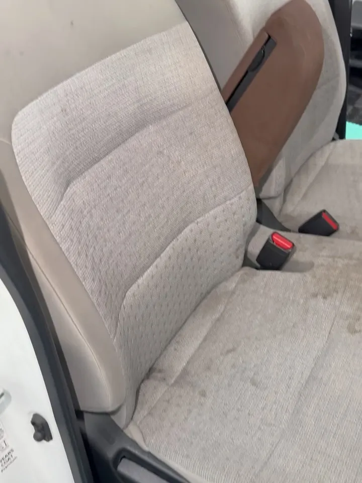 日産サクラのルームクリーニングを行いました。