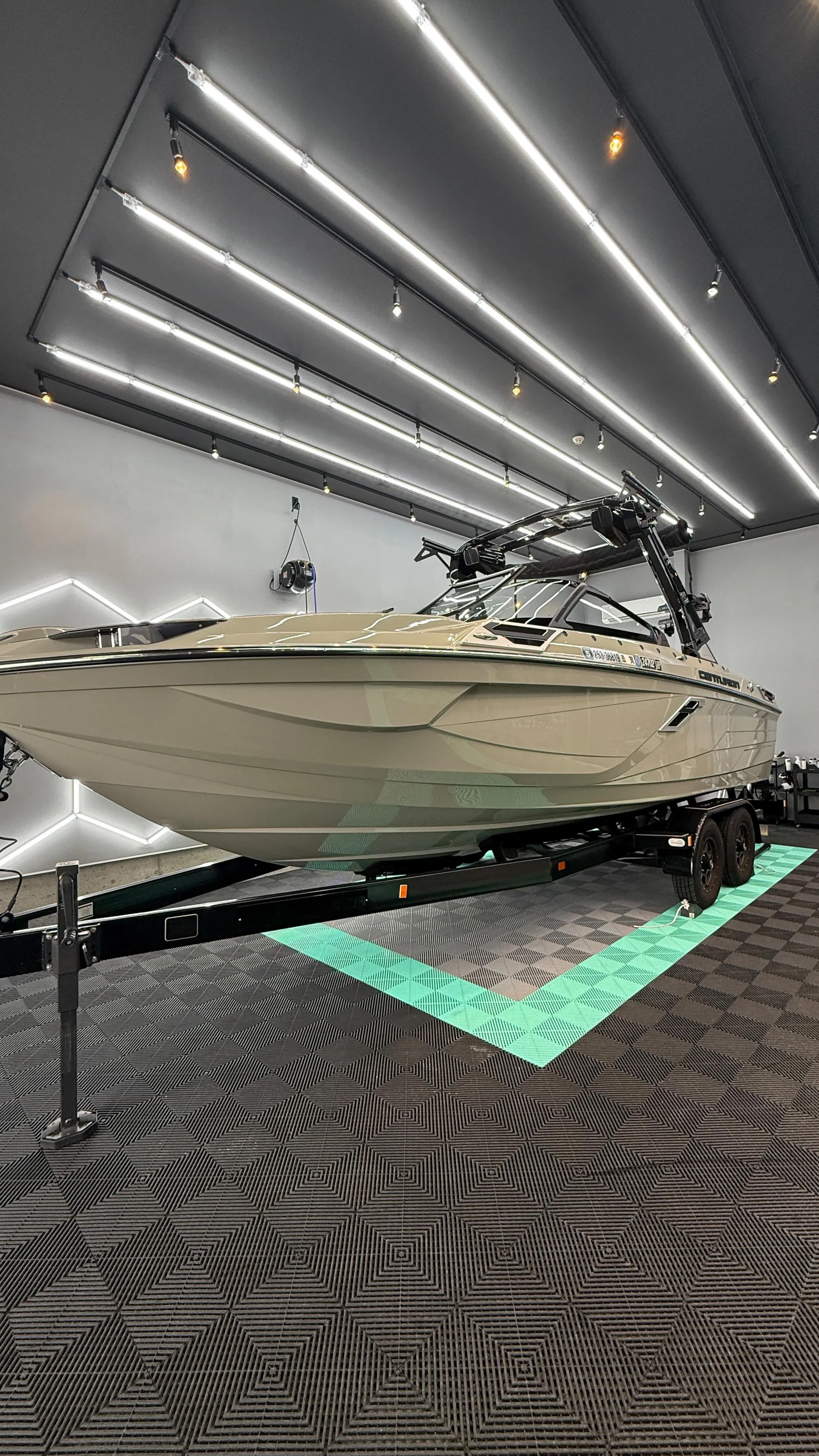 🚤 新艇よりも、美しく。